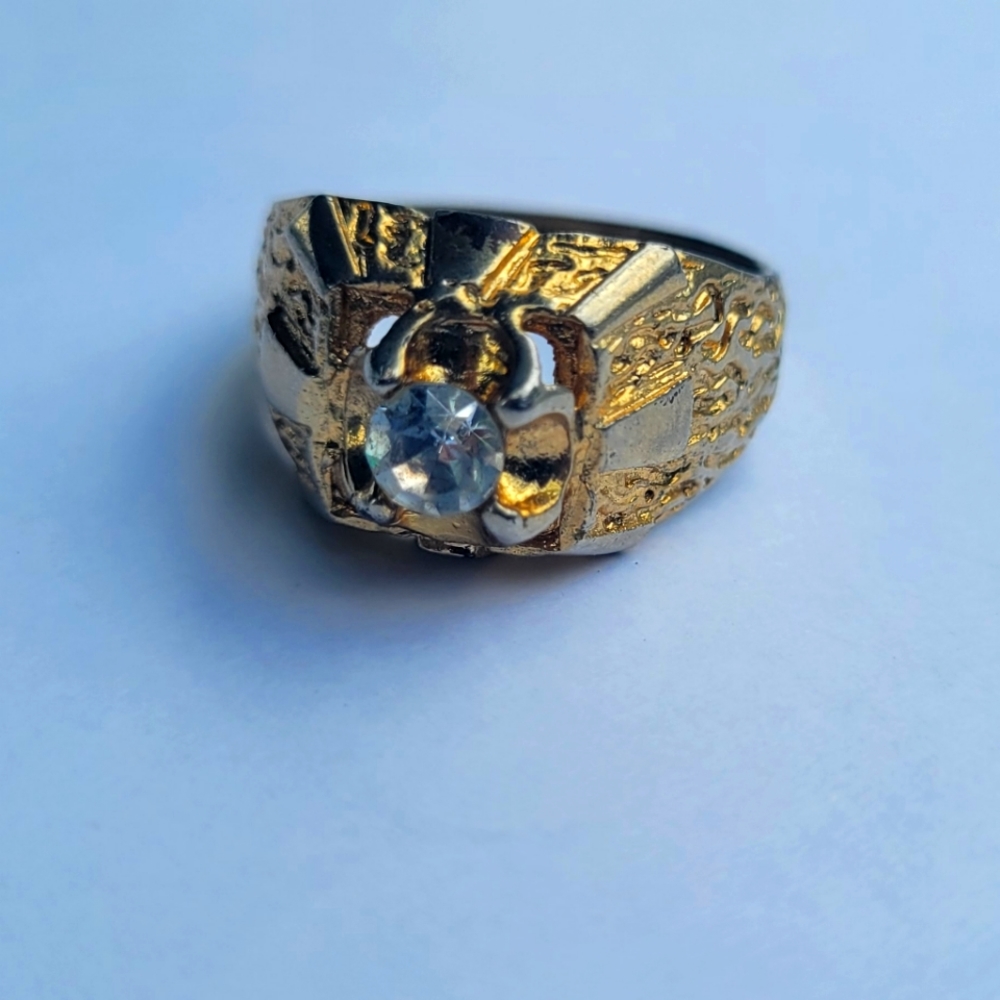 Men's Vintage style gold ring with a diamond size 9-10